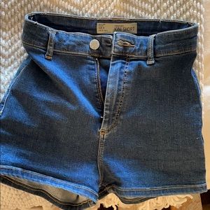 High waisted Topshop stretchy Jean Shorts size 24